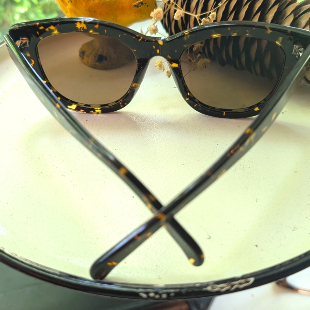 Oscar Waylee tortoise Shell Sunglasses‎ - Picture 3 of 9